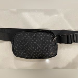 Lululemon rare letter everywhere belt bag hard to find pet and smoke free home
